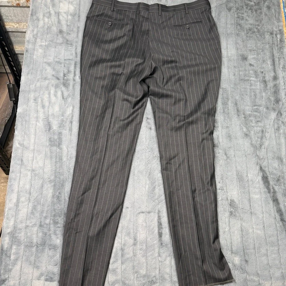 Mantoni Mens 2 Piece Suit 46R 40W Charcoal Grey Pinstripe 100% Virgin Wool NWT